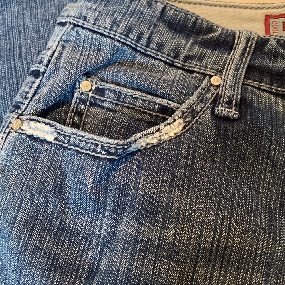 NWT & Vintage Vanilla Star Distressed Capri Jeans - Picture 2 of 7